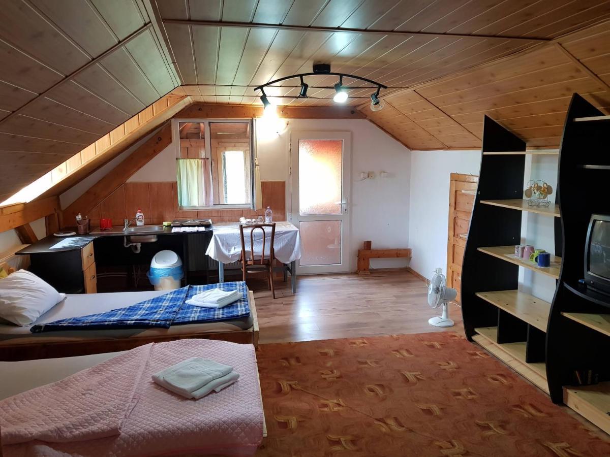Hompot Accommodation Дева Экстерьер фото